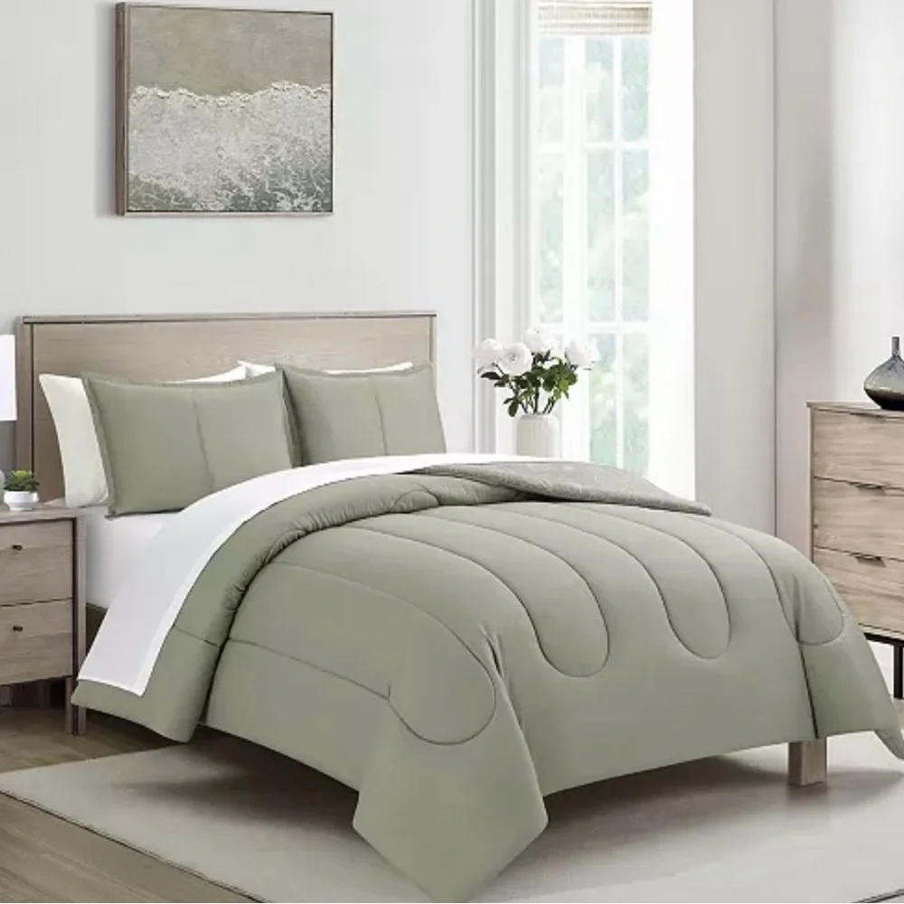 NWT Serene Green Floral Comforter Set